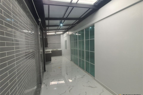 Townhouse in Bangkok, Thailand 5 bedrooms № 189652