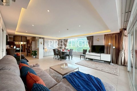 Condo in Pattaya, Thailand, 3 bedrooms  № 197881 - photo 4