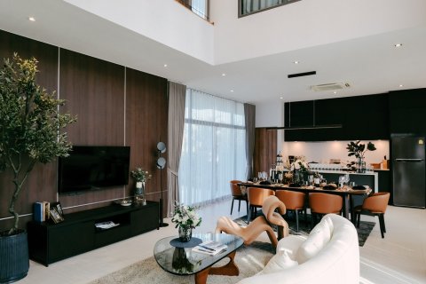 Chalet de 4 dormitorios en Pattaya, Tailandia № 150973 - foto 4