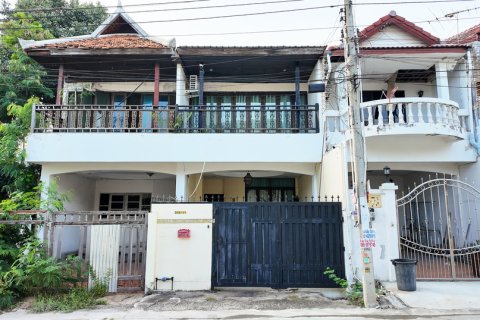 Chalet de 3 dormitorios en Pattaya, Tailandia № 150975