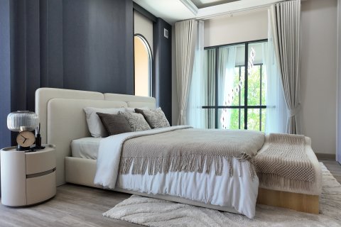 Chalet de 4 dormitorios en Pattaya, Tailandia № 150970 - foto 12