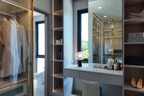 Chalet de 4 dormitorios en Pattaya, Tailandia № 150970 - foto 15