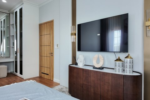 Chalet de 4 dormitorios en Pattaya, Tailandia № 150971 - foto 12