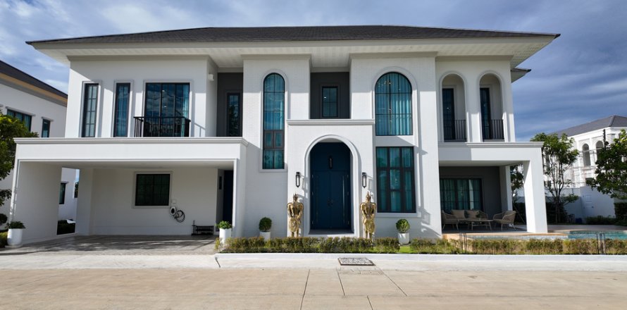 Chalet de 4 dormitorios en Pattaya, Tailandia № 150971