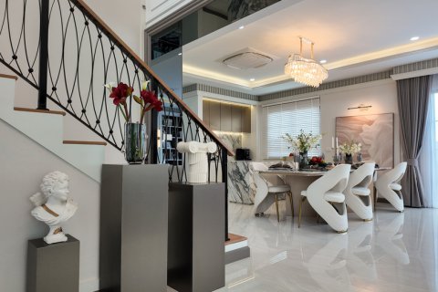 Chalet de 4 dormitorios en Pattaya, Tailandia № 150971 - foto 3