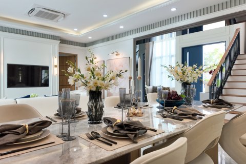 Chalet de 4 dormitorios en Pattaya, Tailandia № 150971 - foto 16