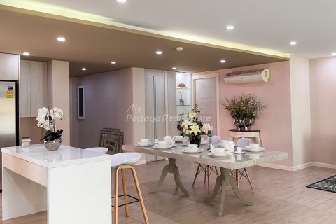 Condominio de 5 dormitorios en Bang Lamung, Tailandia № 134793 - foto 4