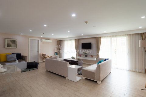 Condominio de 5 dormitorios en Bang Lamung, Tailandia № 134793 - foto 2