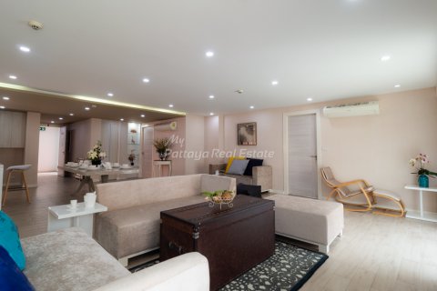Condominio de 5 dormitorios en Bang Lamung, Tailandia № 134793 - foto 3