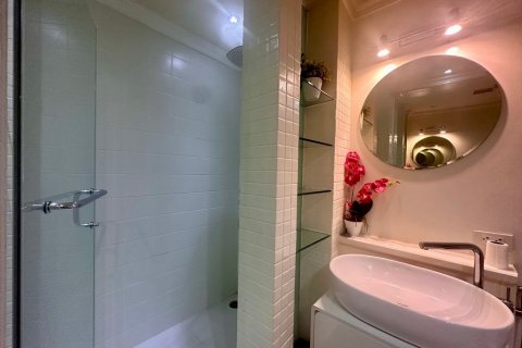 Condominio de 2 dormitorios en Bangkok, Tailandia № 65667 - foto 16