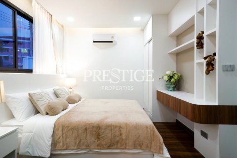 House in Pattaya, Thailand 3 bedrooms № 197945 - photo 16