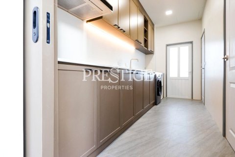 House in Pattaya, Thailand 3 bedrooms № 197945 - photo 9