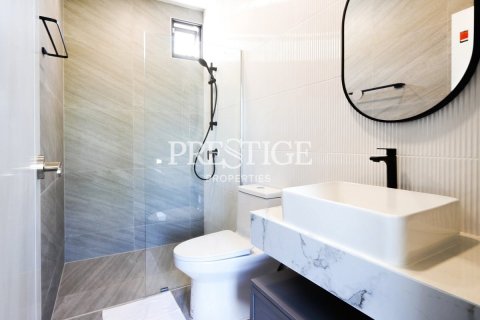 House in Pattaya, Thailand 3 bedrooms № 197945 - photo 12