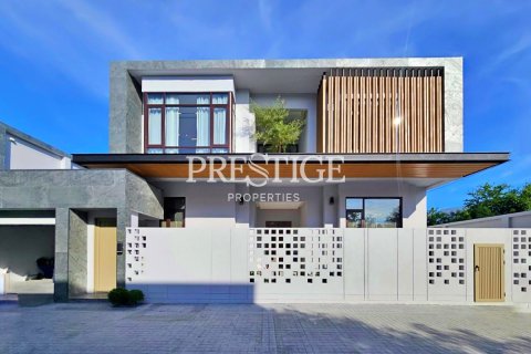 Casa de 4 dormitorios en Pattaya, Tailandia № 197948