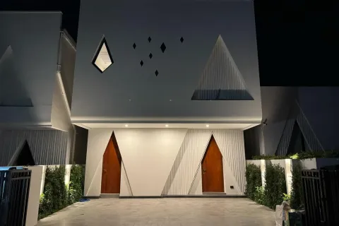Chalet de 4 dormitorios en Pattaya, Tailandia № 155695 - foto 7