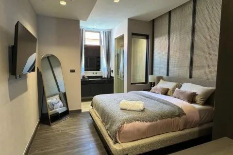 Chalet de 4 dormitorios en Pattaya, Tailandia № 155695 - foto 22