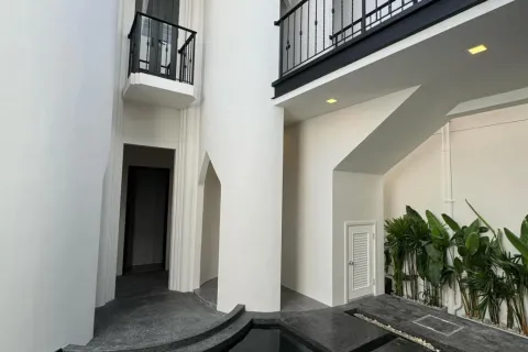 Chalet de 4 dormitorios en Pattaya, Tailandia № 155695 - foto 5
