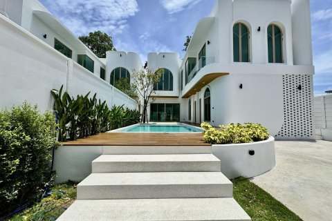 House in Pattaya, Thailand 5 bedrooms № 155694