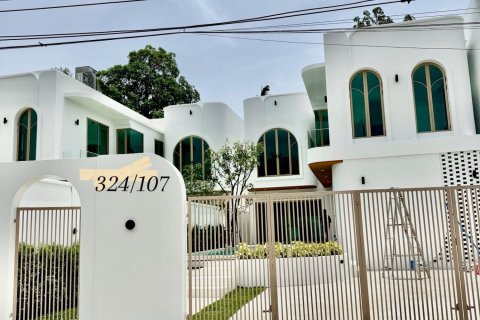 Haus in Pattaya, Thailand 5 Schlafzimmer № 155694 - Foto 2