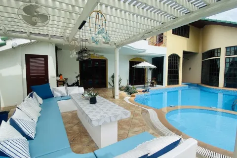 Casa de 6 dormitorios en Pattaya, Tailandia № 155696 - foto 13