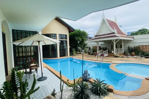 Casa de 6 dormitorios en Pattaya, Tailandia № 155696 - foto 3