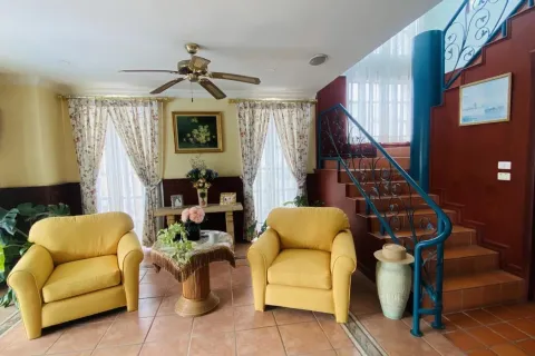 Casa de 6 dormitorios en Pattaya, Tailandia № 155696 - foto 22