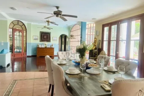 Casa de 6 dormitorios en Pattaya, Tailandia № 155696 - foto 24