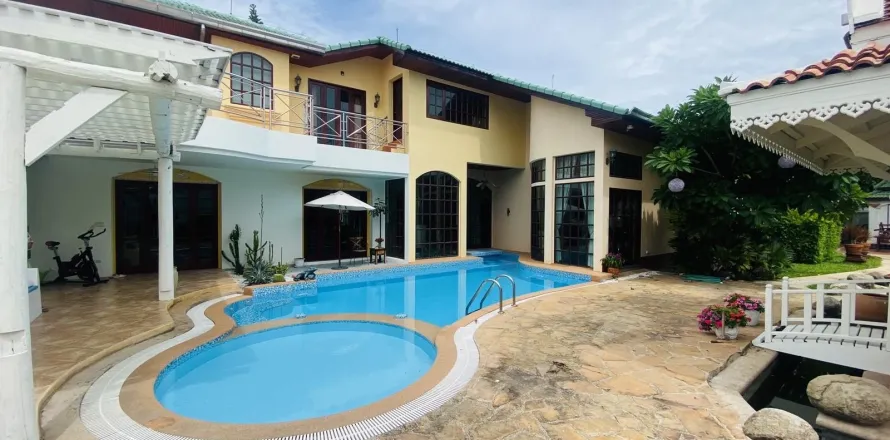 Casa de 6 dormitorios en Pattaya, Tailandia № 155696