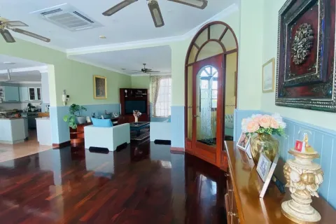 Casa de 6 dormitorios en Pattaya, Tailandia № 155696 - foto 30