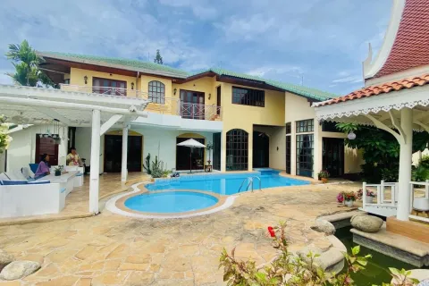 Casa de 6 dormitorios en Pattaya, Tailandia № 155696 - foto 4