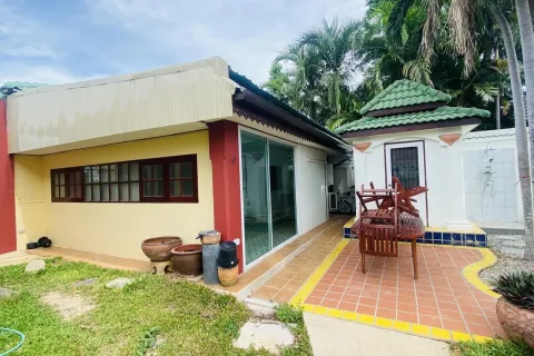 Casa de 6 dormitorios en Pattaya, Tailandia № 155696 - foto 18