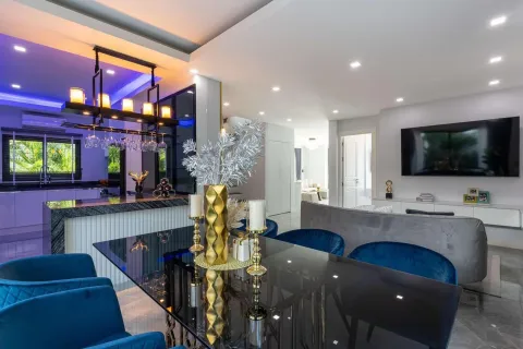 Chalet de 5 dormitorios en Pattaya, Tailandia № 155698 - foto 14