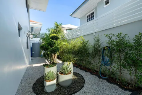 Chalet de 5 dormitorios en Pattaya, Tailandia № 155698 - foto 7