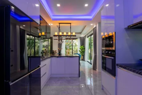 Chalet de 5 dormitorios en Pattaya, Tailandia № 155698 - foto 16