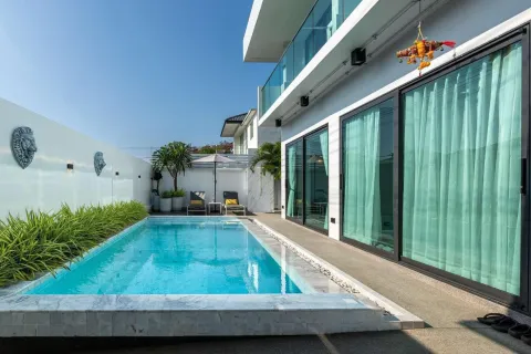 Chalet de 5 dormitorios en Pattaya, Tailandia № 155698 - foto 4