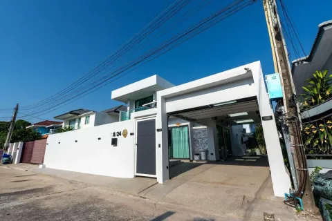 Chalet de 5 dormitorios en Pattaya, Tailandia № 155698 - foto 3