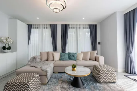 Chalet de 5 dormitorios en Pattaya, Tailandia № 155698 - foto 12