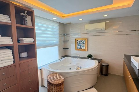 Apartamento de 2 dormitorios en Pattaya, Tailandia № 155700 - foto 21