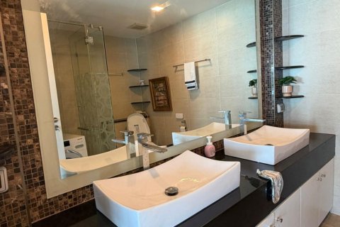 Apartamento de 2 dormitorios en Pattaya, Tailandia № 155700 - foto 20