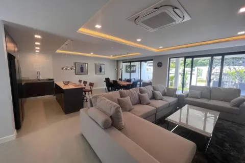Chalet de 5 dormitorios en Pattaya, Tailandia № 155699 - foto 6