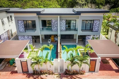 Chalet de 5 dormitorios en Pattaya, Tailandia № 155699 - foto 2