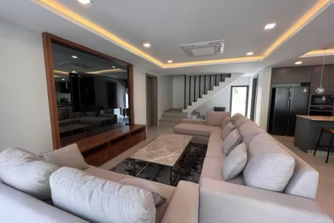 Chalet de 5 dormitorios en Pattaya, Tailandia № 155699 - foto 5
