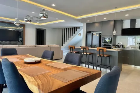 Chalet de 5 dormitorios en Pattaya, Tailandia № 155699 - foto 7