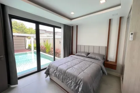 Chalet de 5 dormitorios en Pattaya, Tailandia № 155699 - foto 11