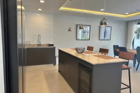 Chalet de 5 dormitorios en Pattaya, Tailandia № 155699 - foto 8