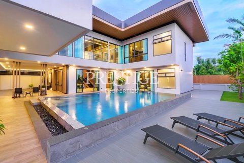 Haus in Pattaya, Thailand 6 Schlafzimmer № 198031