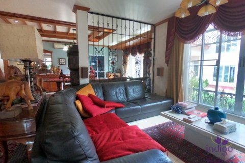 Casa de 6 dormitorios en Hang Dong, Tailandia № 116641 - foto 4