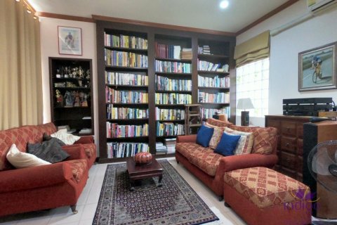 Casa de 6 dormitorios en Hang Dong, Tailandia № 116641 - foto 6