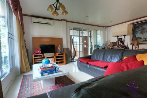 Casa de 6 dormitorios en Hang Dong, Tailandia № 116641 - foto 8