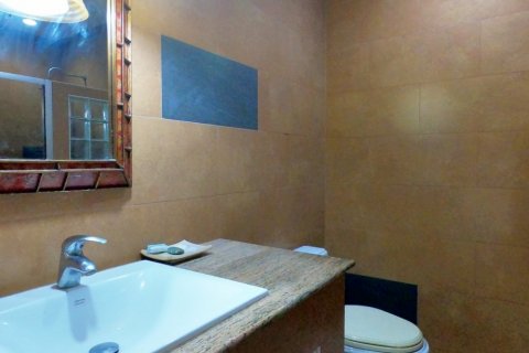 Casa de 6 dormitorios en Hang Dong, Tailandia № 116641 - foto 18
